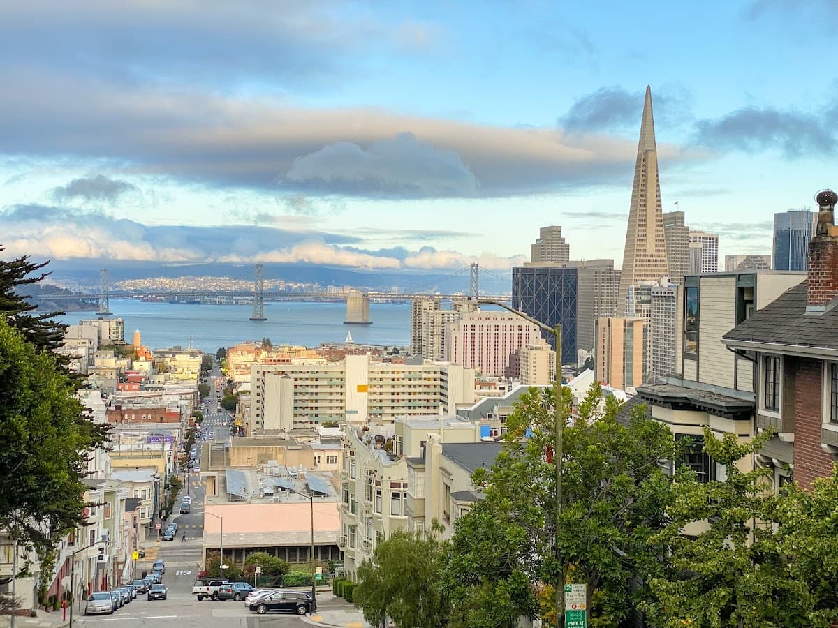ITH San Francisco Pacific Tradewinds Backpacker Hostel - Airport shuttle hotel near SFO