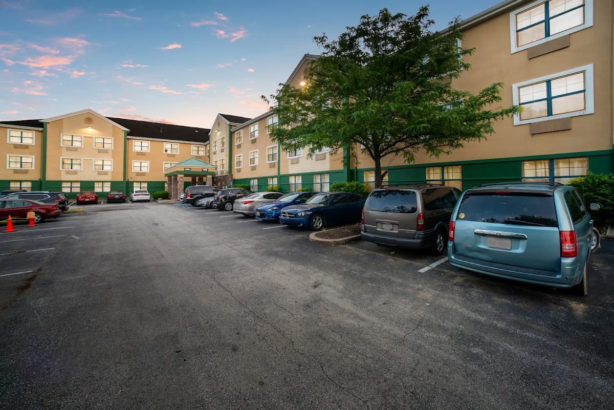 HomeTowne Studios St. Louis - Airport/ N Lindbergh - Airport shuttle hotel near STL
