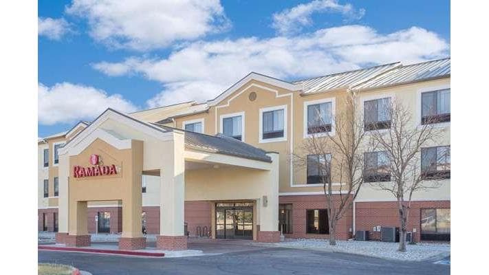 Ramada by Wyndham Denver International Airport - Airport shuttle hotel near DEN