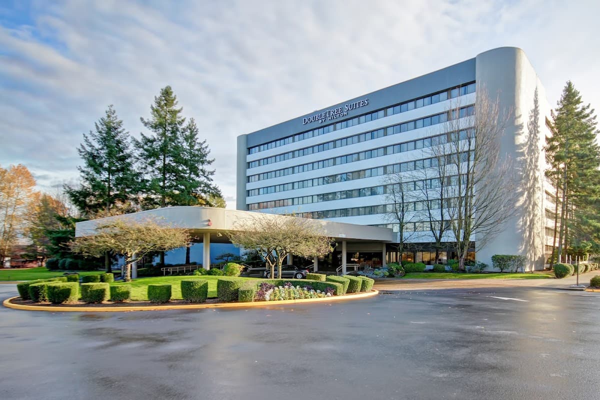 DoubleTree Suites by Hilton Hotel Seattle Airport - Southcenter - Airport shuttle hotel near SEA