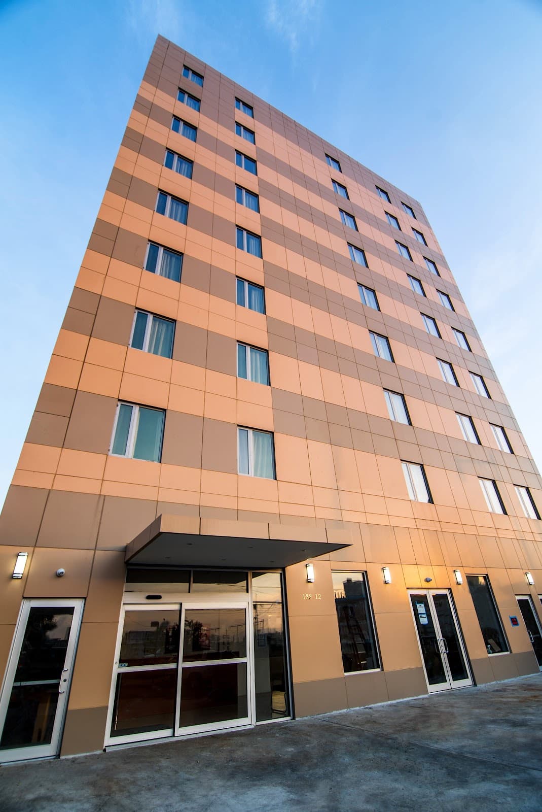 John Hotel - Airport shuttle hotel near LGA