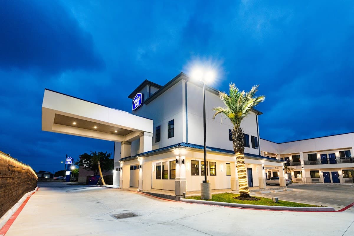 Palace Inn Blue Edgebrook - Airport shuttle hotel near HOU