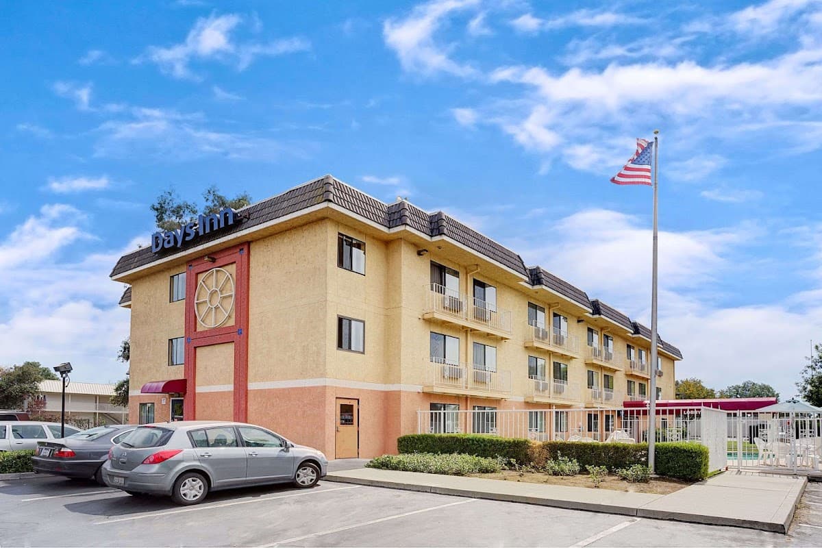 Days Inn by Wyndham Woodland - Airport shuttle hotel near SMF