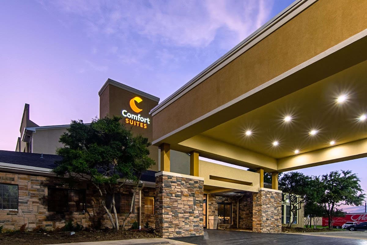 Comfort Suites NW Dallas Near Love Field - Airport shuttle hotel near DFW