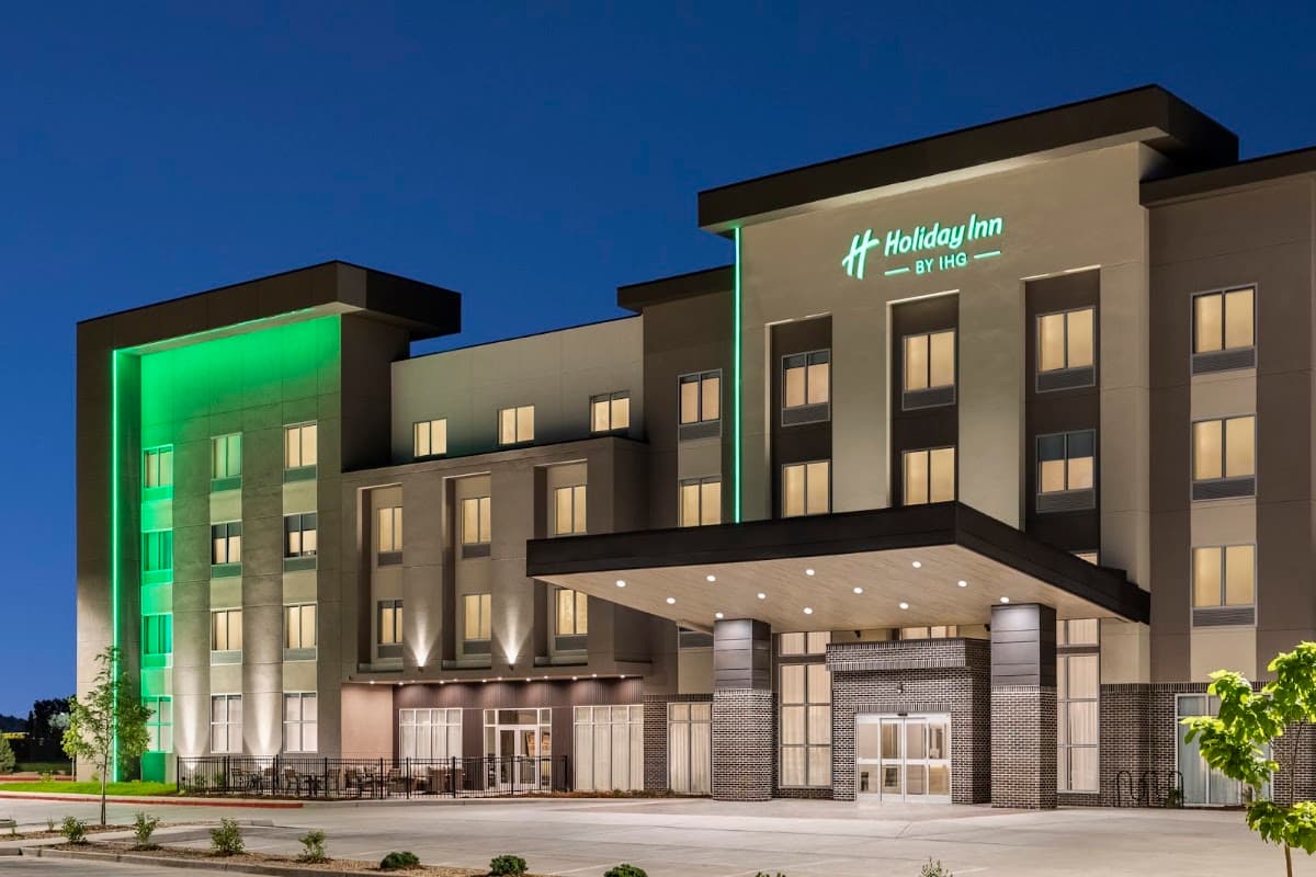 Holiday Inn & Suites Commerce City - Denver Airport by IHG - Airport shuttle hotel near DEN