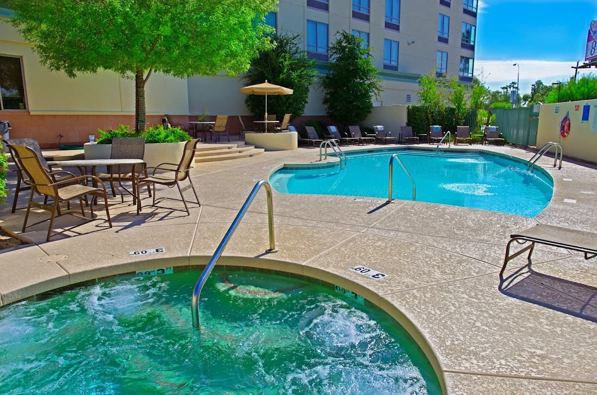 Holiday Inn & Suites Phoenix Airport by IHG - Airport shuttle hotel near PHX
