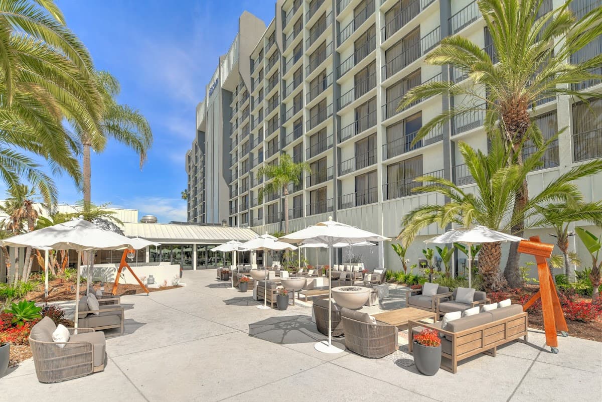 Hilton Irvine/Orange County Airport - Airport shuttle hotel near SNA
