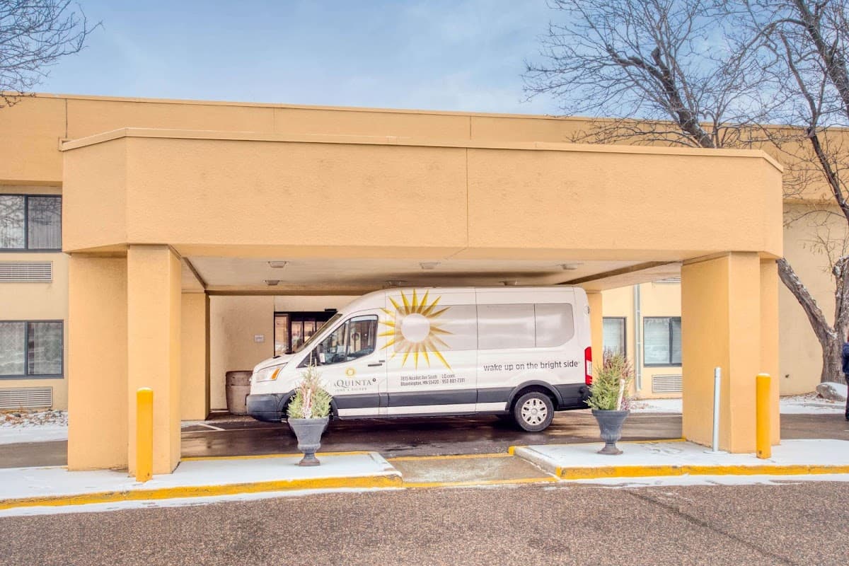 La Quinta Inn by Wyndham Minneapolis Airport Bloomington - Airport shuttle hotel near MSP