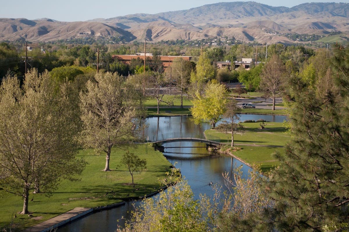 Holiday Inn Express & Suites Boise Airport by IHG - Airport shuttle hotel near BOI