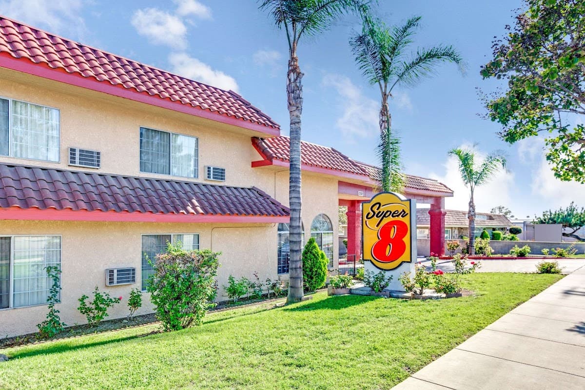 Super 8 by Wyndham Upland Ontario CA - Airport shuttle hotel near ONT