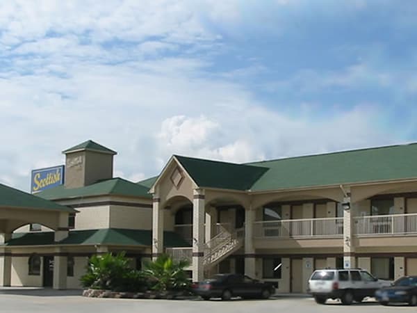 Scottish Inns & Suites Humble, TX - Airport shuttle hotel near IAH