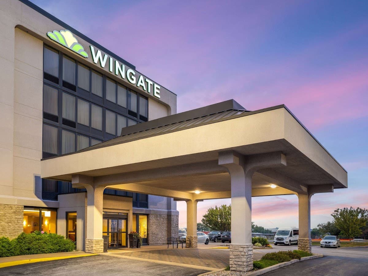 Wingate by Wyndham St. Louis Airport - Airport shuttle hotel near STL