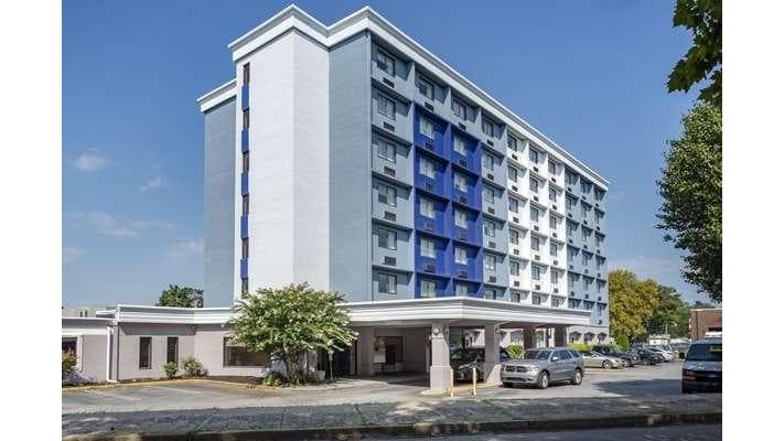Comfort Inn Philadelphia International Airport West - Airport shuttle hotel near PHL