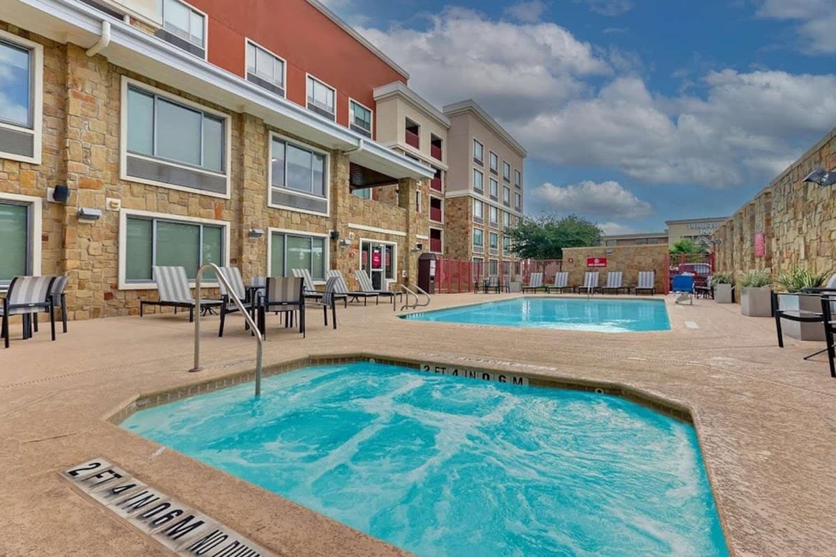 Wyndham Garden San Antonio Airport - Airport shuttle hotel near SAT