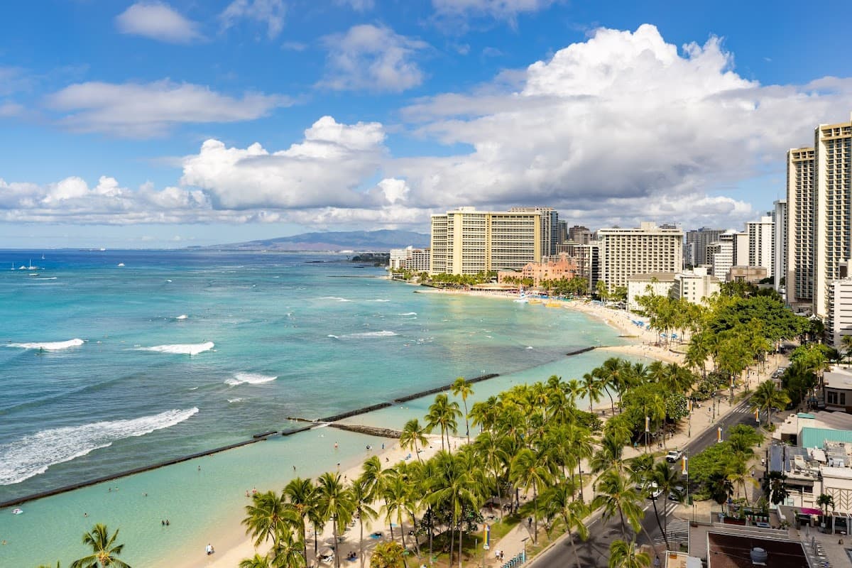 The Twin Fin Hotel - Airport shuttle hotel near HNL