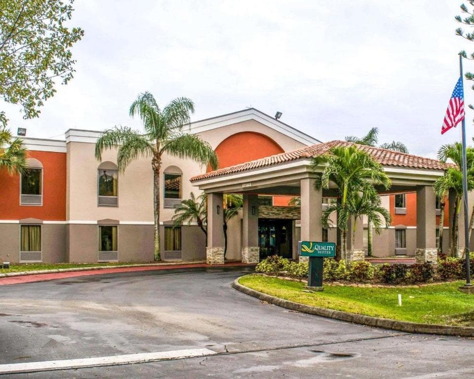 Quality Suites Fort Myers I-75 - Airport shuttle hotel near RSW