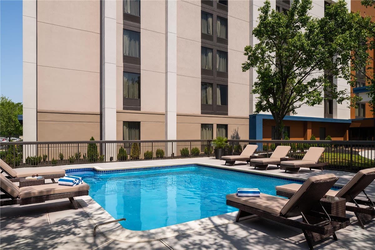 Hampton Inn by Hilton Philadelphia International Airport - Airport shuttle hotel near PHL