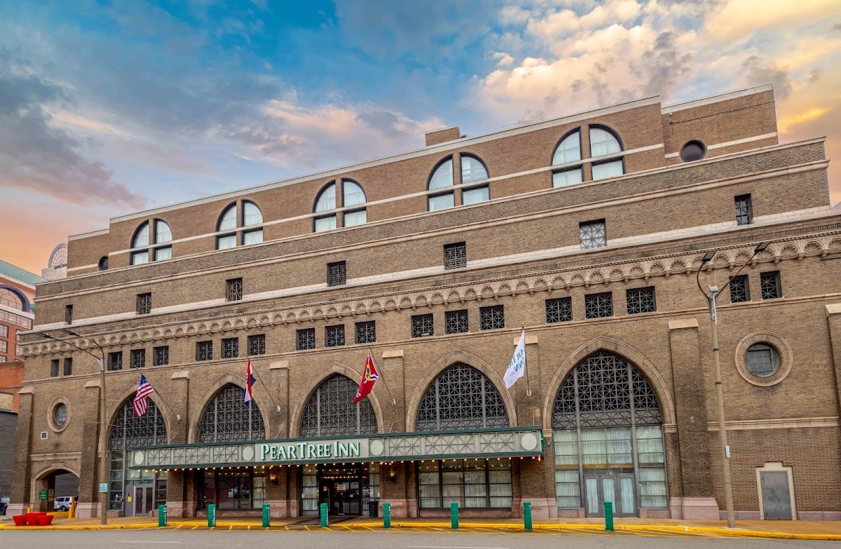 Pear Tree Inn St. Louis Convention Center - Airport shuttle hotel near STL