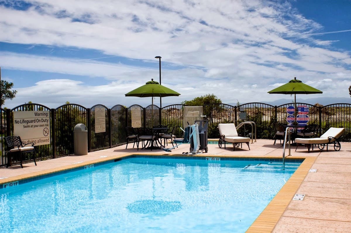 Hampton Inn & Suites Oakland Airport-Alameda - Airport shuttle hotel near OAK