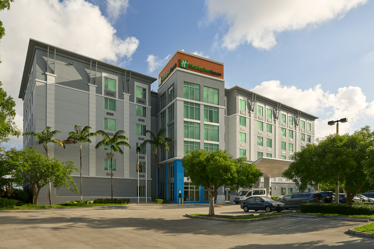 Holiday Inn Express Miami Airport Blue Lagoon Area, an IHG Hotel - Airport shuttle hotel near MIA