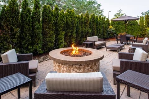 Courtyard by Marriott Portland Airport - Airport shuttle hotel near PDX
