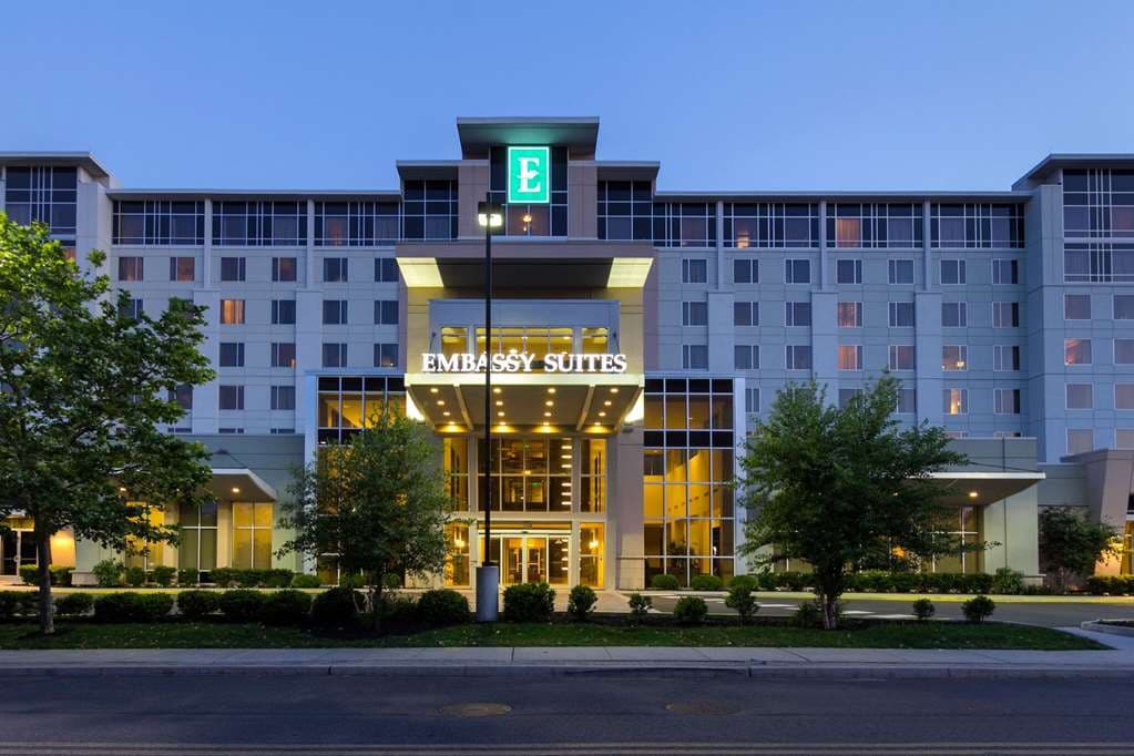 Embassy Suites by Hilton Newark Airport - Airport shuttle hotel near EWR