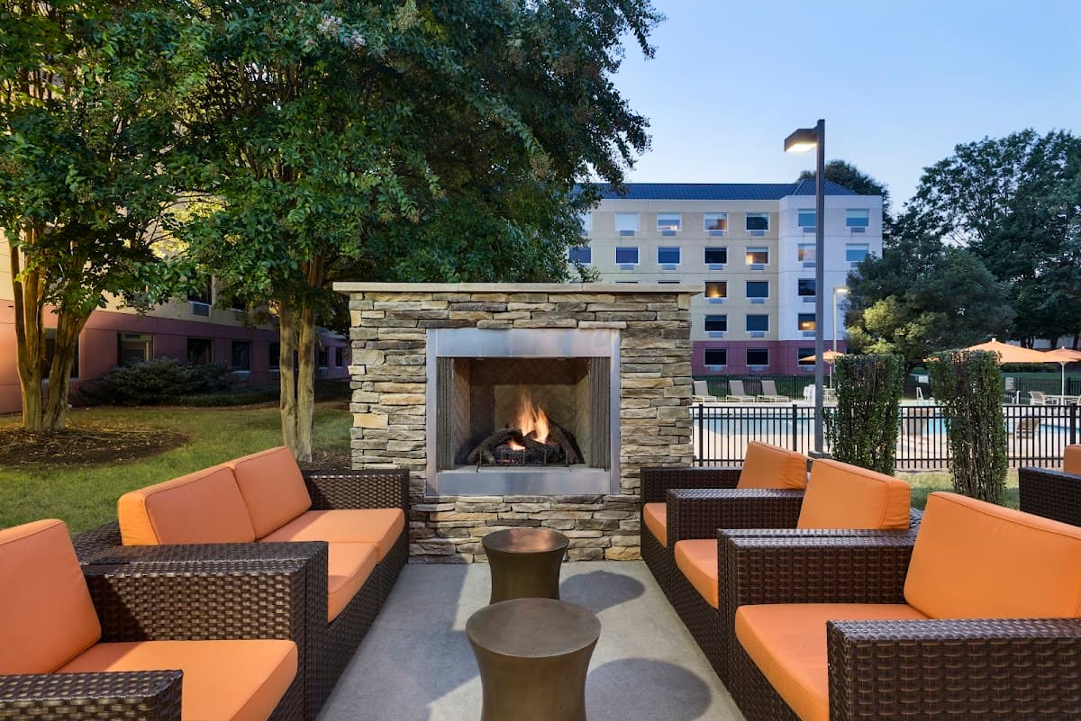 CLT Sky Suites - Airport shuttle hotel near CLT