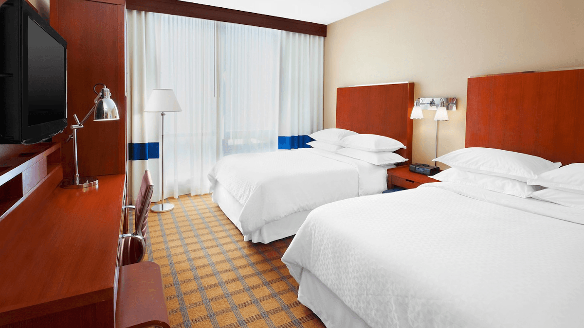 Vista LIC Hotel, Premier Collection by Best Western - Airport shuttle hotel near LGA
