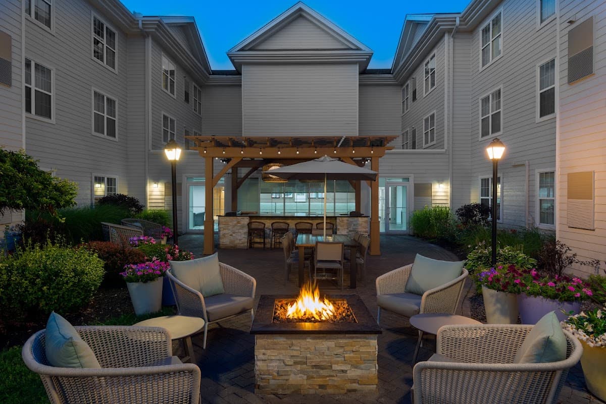 Homewood Suites by Hilton Buffalo-Airport - Airport shuttle hotel near BUF