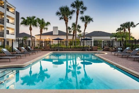 Courtyard by Marriott Tampa Westshore/Airport - Airport shuttle hotel near TPA
