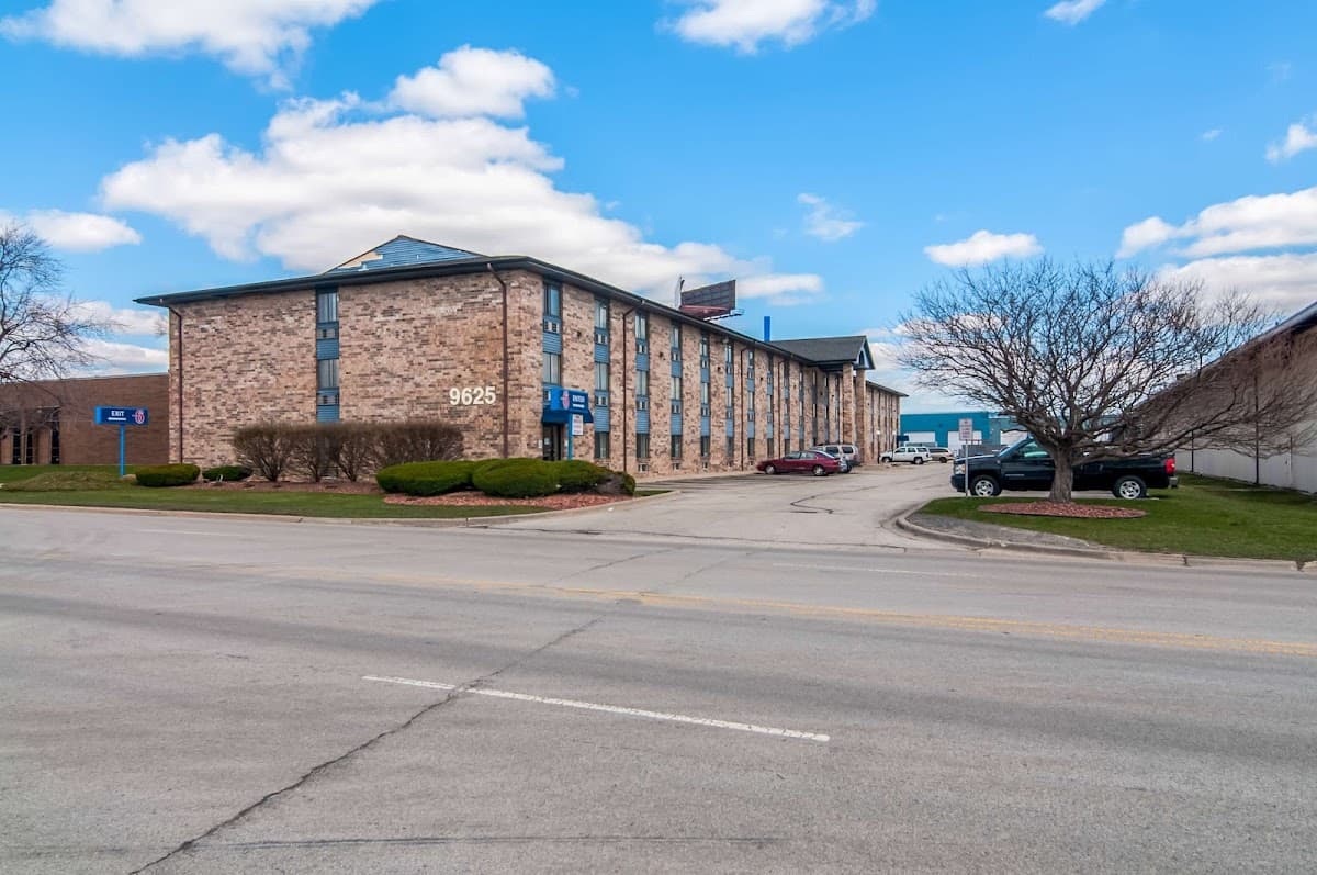 Motel 6 Bridgeview, IL - Airport shuttle hotel near MDW