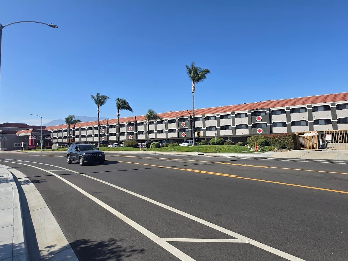 Ramada by Wyndham Ontario - Airport shuttle hotel near ONT