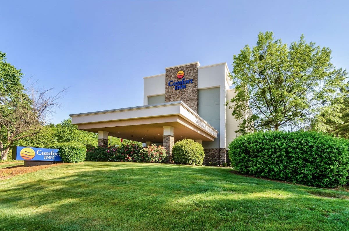 Comfort Inn Raleigh Midtown - Airport shuttle hotel near RDU