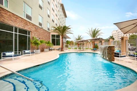 Four Points by Sheraton Miami Airport - Airport shuttle hotel near MIA