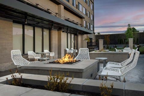 Element Seattle Sea-Tac Airport - Airport shuttle hotel near SEA