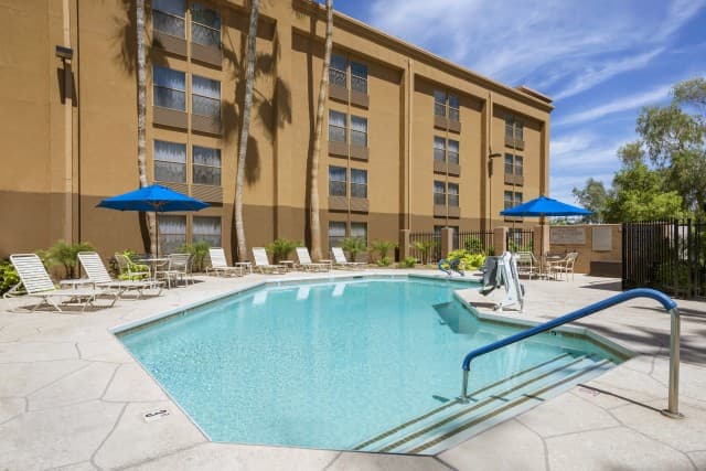 GreenTree Inn & Suites Phoenix Sky Harbor - Airport shuttle hotel near PHX