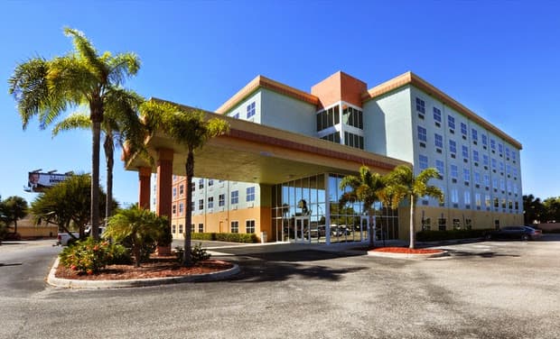 Allure Suites - Airport shuttle hotel near RSW