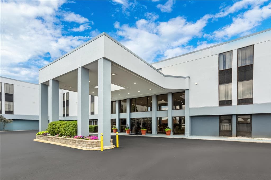 Spark by Hilton Des Plaines Chicago O'Hare - Airport shuttle hotel near ORD