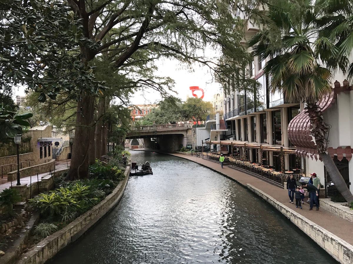 Hilton Palacio del Rio - Airport shuttle hotel near SAT