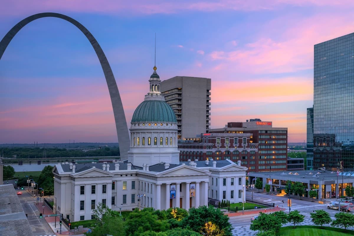 Drury Plaza Hotel St. Louis At The Arch - Airport shuttle hotel near STL