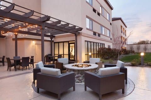 Courtyard by Marriott Charlotte Airport North - Airport shuttle hotel near CLT