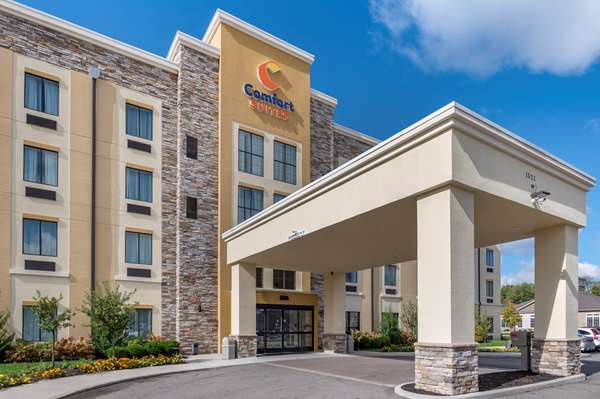 Comfort Suites Columbus Airport - Airport shuttle hotel near CMH