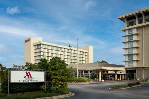 Marriott St. Louis Airport - Airport shuttle hotel near STL