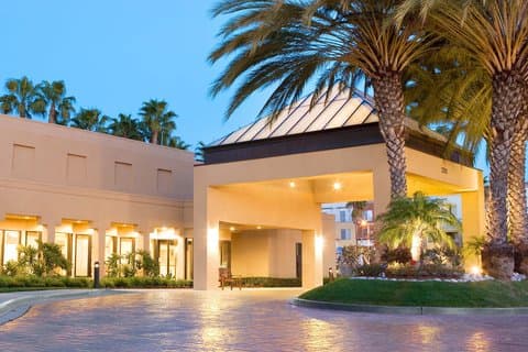 Courtyard by Marriott Irvine John Wayne Airport/Orange County - Airport shuttle hotel near SNA