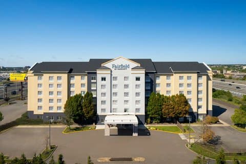 Fairfield by Marriott Inn & Suites Newark Liberty International Airport - Airport shuttle hotel near EWR