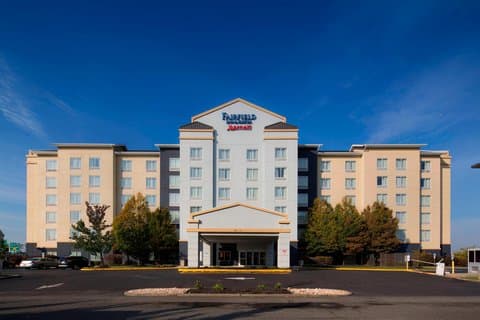 Fairfield by Marriott Inn & Suites Newark Liberty International Airport - Airport shuttle hotel near EWR