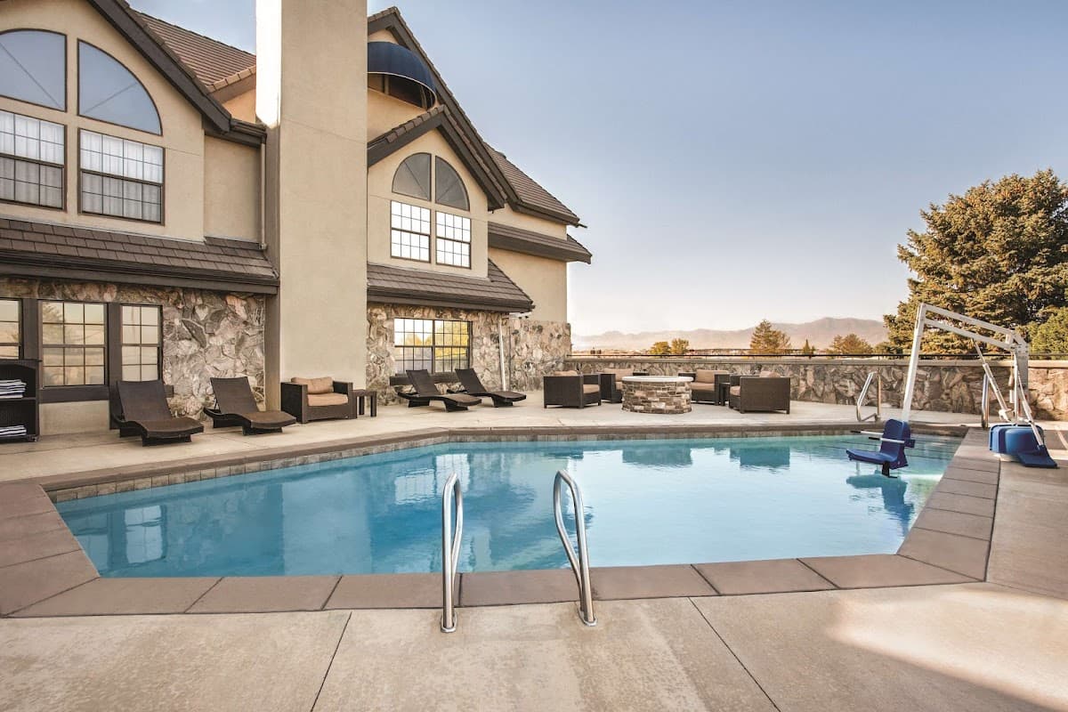 Radisson Hotel Salt Lake City Airport - Airport shuttle hotel near SLC