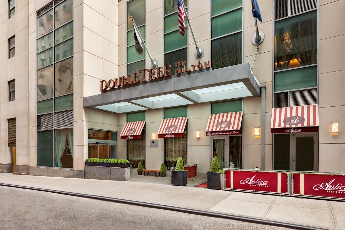 DoubleTree by Hilton New York Downtown - Airport shuttle hotel near JFK