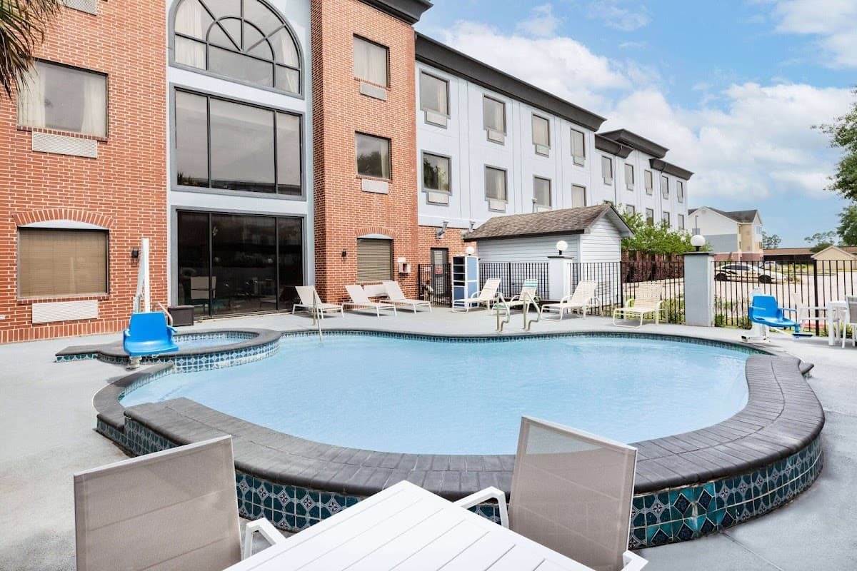 Wingate by Wyndham Houston Bush Intercontinental Airport IAH - Airport shuttle hotel near IAH