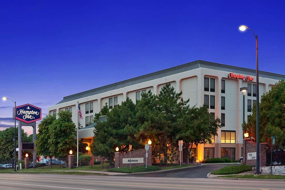 Hampton Inn Chicago-Midway Airport - Airport shuttle hotel near MDW